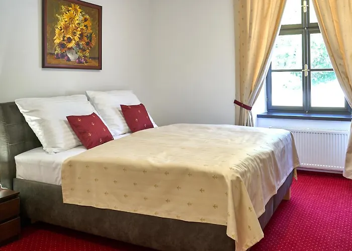 Lovcu Kralovych Hotel *