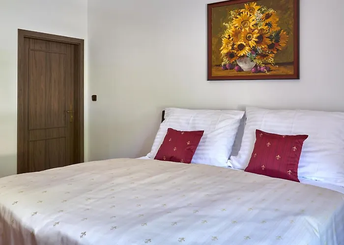 Lovcu Kralovych Hotel *